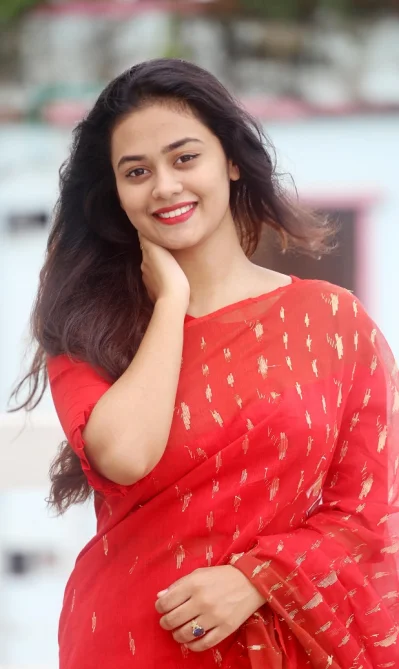 বয়ঃসন্ধিতে হঠাৎ করে ত্বক তৈলাক্ত হয়ে যাওয়া, ব্রণ ওঠা, কারো কারো ত্বক রুক্ষ হয়ে যেতে পারে
