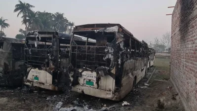 পোড়ানো সাউথ লাইন পরিবহনের বাস।