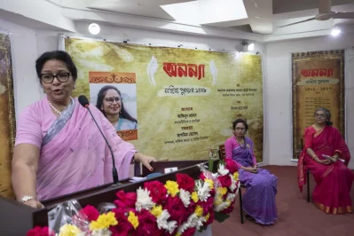বক্তব্য রাখছেন দৈনিক ইত্তেফাক ও অনন্যা সম্পাদক তাসমিমা হোসেন। ছবি: আব্দুল গনি