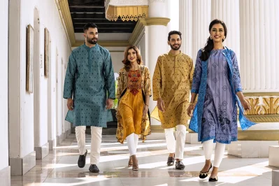 উইমেনজ কালেকশনে সালোয়ার কামিজ, শারারা কামিজ সেট, সিঙ্গেল কামিজ, লঙ টিউনিকের পাশাপাশি লেডিস শার্ট, টপ, জাম্পস্যুট ও শর্ট টিউনিক পাওয়া যাবে
