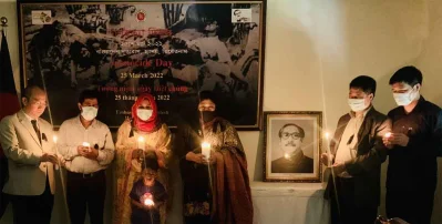 ভিয়েতনাম দূতাবাসে মোমবাতি প্রজ্বালন করা হয়।