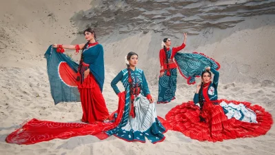 পোশাকে লাল-সবুজের সমাহারের সঙ্গে সাজটা হওয়া চাই মানানসই