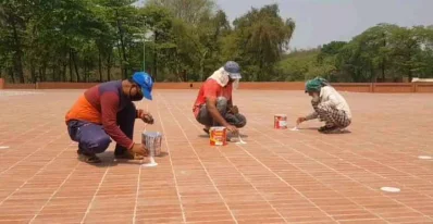 স্মৃতিসৌধ এলাকায় রং করা হচ্ছে।