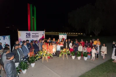 স্বাধীনতা দিবস উপলক্ষ্যে ক্যানবেরায় বাংলাদেশি পতাকার রঙে আলোক সজ্জা
