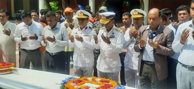 পায়রা বন্দরের চেয়ারম্যান এডমিরাল মোহাম্মদ সোহায়েল (ট্যাজ) বঙ্গবন্ধুর সমাধিতে ফুলেল শ্রদ্ধা নিবেদন এবং জিয়ারত করেন।