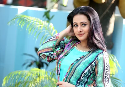 ক্যারিয়ারের কারণে এখন অনেক নারীই মধ্য ত্রিশে মা হোন। ফলে চল্লিশে পৌঁছেই চেহারায় ভারিক্কি ভাব চলে আসে
