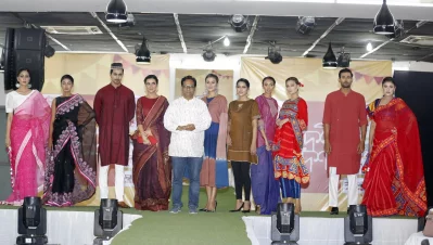 আজরা মাহমুদের কোরিওগ্রাফিতে দেশের শীর্ষস্থানীয় র&zwnj;্যাম্প মডেলরা দেশীদশের ঈদ সংগ্রহ তুলে ধরেন