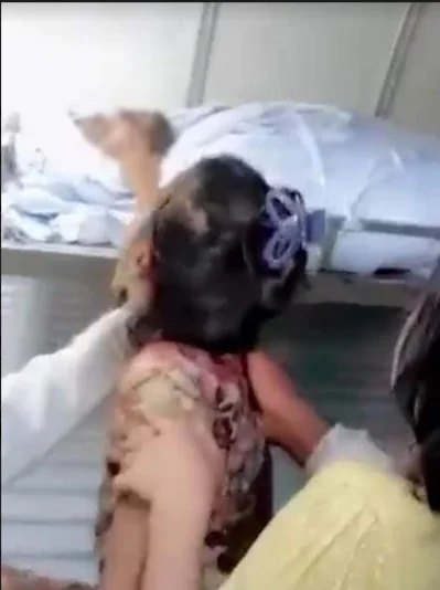 বাবাকে ছুঁয়ে কান্না করছিল মোরশেদের মেয়ে
