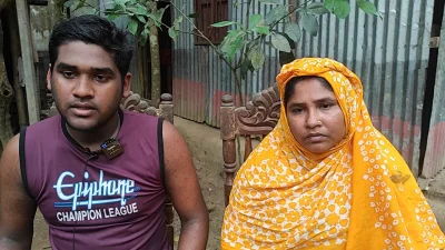 ইয়াকুব হাসান ও তার মা শাহিনুর বেগম। ছবি: ইত্তেফাক