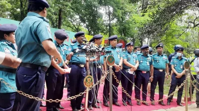 সংবাদ সম্মেলনে ডিএমপি কমিশনার। ছবি: সংগৃহীত