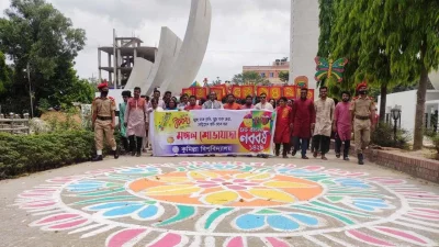 কুমিল্লা বিশ্ববিদ্যালয়ে মঙ্গল শোভাযাত্রা। ছবি: ইত্তেফাক