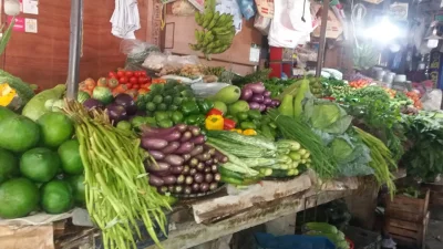 পলাশীর একটি সবজির দোকান