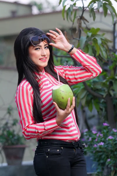 ডিহাইড্রেশনের মতো সমস্যায় ডাবে থাকা কার্বোহাইড্রেড শক্তি বাড়ায় এবং শরীরে পানি শূন্যতা পূরণ করে