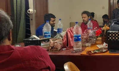 মেকআপ রুমে তারিক আনাম খান। ছবি: ইত্তেফাক