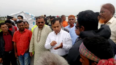 সুনামগঞ্জের কয়েকটি হাওর পরিদর্শন করেছেন পানি সম্পদ প্রতিমন্ত্রী। ছবি: ইত্তেফাক