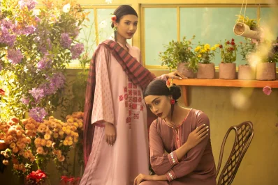 মন খারাপ করলে সবচেয়ে ভালো হয় নিজেকে সাজাতে পারলে। কারণ মেয়েদের সাজলে মন ভালো হয়ে যায়