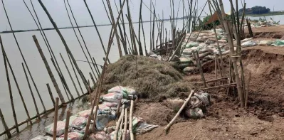 শান্তিগঞ্জের খাইর হাওরে বাধে ধস: ইত্তেফাক
