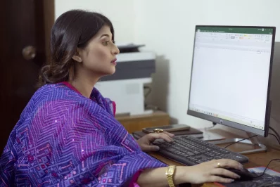 গৃহিণীরা যদি হোন কর্মজীবী, তাহলে রোজাতে তাদের কাজের চাপ বেড়ে যায় অনেকখানি