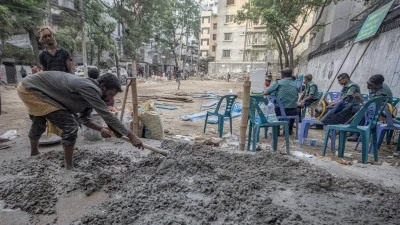 তেঁতুলতলা মাঠে চলছে নির্মাণকাজ। ছবি: আব্দুল গনি