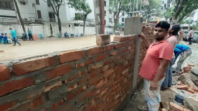 তেঁতুলতলা মাঠে চলছে নির্মাণকাজ। ছবি: আব্দুল গনি
