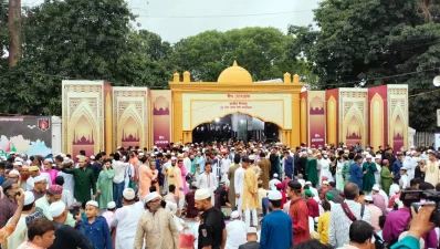 জাতীয় ঈদগাহ মাঠে মুসল্লিদের ভিড়। ছবি : তানভির আহমেদ