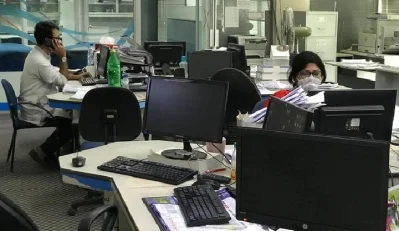 ঈদের ছুটি শেষ হলেও অধিকাংশ অফিস ছিলো ফাঁকা। 