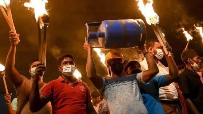 শ্রীলঙ্কার রাজপথে সাধারণ মানুষ