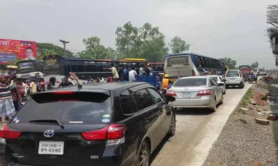 সকাল থেকে ঢাকামুখী লেনে যানবাহনের চলাচল বেড়েছে