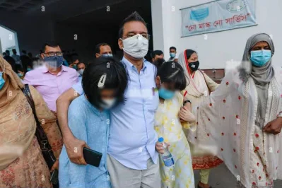 বাবার সঙ্গে জাপানি দুই শিশু। 