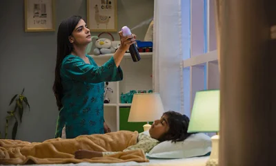 সন্ধ্যার দিকে ঘরের কোণে এরোসল ব্যবহার করুন