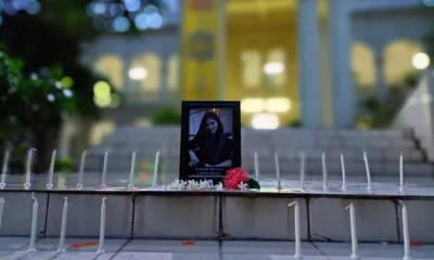 শিক্ষার্থী অঙ্কন বিশ্বাসের মৃত্যুর ঘটনা উদঘাটনের দাবি জানিয়ে মোমবাতি প্রজ্জ্বলন করেছে ইংরেজি বিভাগের শিক্ষার্থীরা