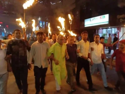 রুহুল কবির রিজভীর নেতৃত্বে মশাল মিছিল। ছবি: ইত্তেফাক