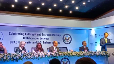 অনুষ্ঠানে বক্তব্য দিচ্ছেন ব্র্যাক বিশ্ববিদ্যালয়ের উপাচার্য ভিনসেন্ট চ্যাং। ছবি: ইত্তেফাক