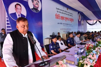 বক্তব্য রাখছেন স্বরাষ্ট্রমন্ত্রী আসাদুজ্জামান খান।