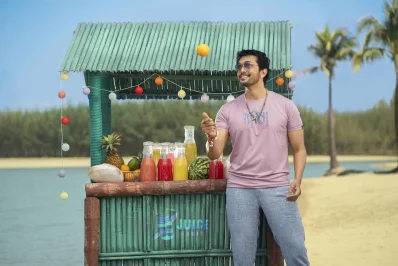 সকাল থেকে সন্ধ্যায় স্ট্রিট ফ্যাশনের জন্য এখন সবচেয়ে ভালো হলো টি-শার্ট