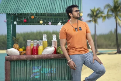 বেশি তাপ শোষণ করে বলে এই গরমের মধ্যে কালো, ধুসর রঙের টি-শার্ট এড়িয়ে চলুন
