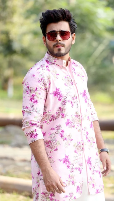 প্রখর রোদে ত্বক পুড়ে কালচে হয়ে যেতে পারে। এতে ত্বকের স্বাভাবিক ঔজ্জ্বল্য হারিয়ে যায়। এর সমাধানে সানস্ক্রিন লোশন অবশ্যই ব্যবহার করবেন