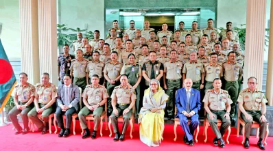 আর্মি সিলেকশন বোর্ড-২০২২ এর বৈঠকের পর প্রধানমন্ত্রী শেখ হাসিনার সঙ্গে গ্রুপ ফটো। ছবি: বাসস