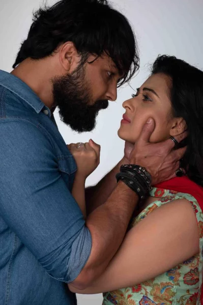 আদর আজাদ ও শবনম বুবলী। ছবি: সংগৃহীত