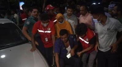 বিস্ফোরণে আহত এক পুলিশ সদস্য। ছবি: সংগৃহীত