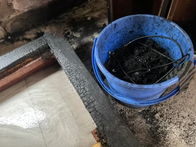এসি বিস্ফোরণে ঘরের আসবাবপত্র পুড়ে ছাই হয়েছে। ছবি: সংগৃহীত