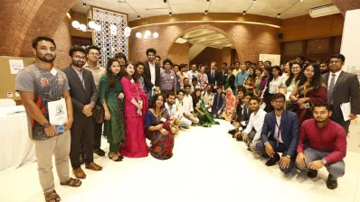 ক্লাইমেট ক্যাম্পে অংশগ্রহণকারীরা। ছবি: ইত্তেফাক