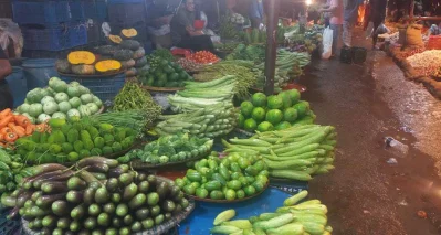 কাওরান বাজারের একটি সবজির দোকান।