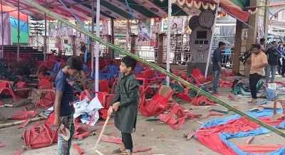ভাঙচুর করা চেয়ার।