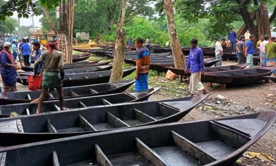 কোষা নৌকা গ্রাম বাংলার ঐতিহ্য এখনো ধরে রেখেছে