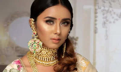 গোল্ড এমন একটি কালার, যা কোনো ত্বক ও রঙের পোশাকের সঙ্গে ভালো মানিয়ে যায়। অন্যদিকে, ব্রাইডাল মেকআপের জন্য কিন্তু এই কালারের আইশ্যাডো বেস্ট