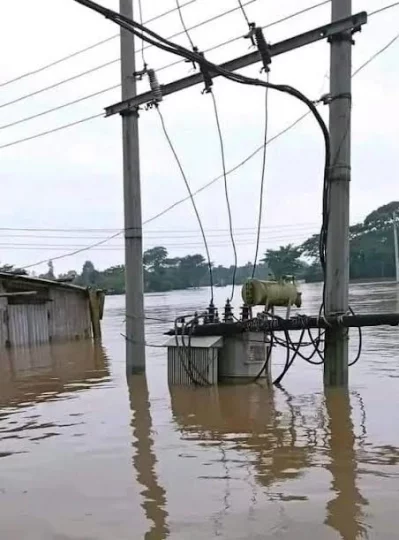 বিদ্যুতের ট্র্যান্সফর্মার ডুবে গেছে
