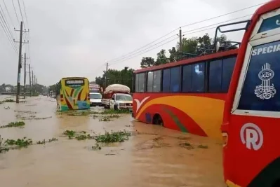 সিলেট-সুনামগঞ্জ সড়ক পানিতে তলিয়ে যাওয়া যান চলাচল বন্ধ হয়ে গেছে। ছবি: সংগৃহীত