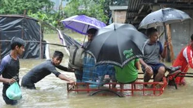 পানিতে ডুবে গেছে সড়ক, ঘরবাড়ি
