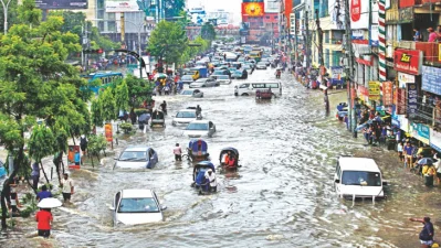 চট্টগ্রাম নগরীর জলাবদ্ধতায় নগরবাসীর ভোগান্তি। ছবি: সংগৃহীত 